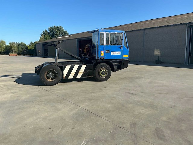 Sisu kalmar tr-160cr 4x4 industriële trekker - afbeelding 4 van  71