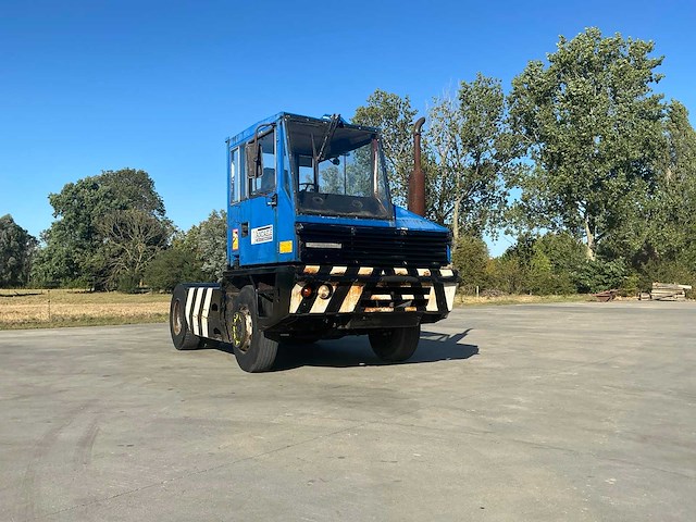 Sisu kalmar tr-160cr 4x4 industriële trekker - afbeelding 1 van  71