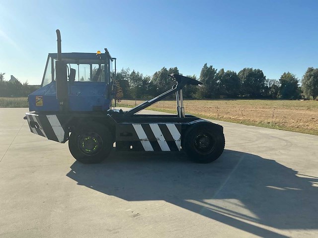 Sisu kalmar tr-160cr 4x4 industriële trekker - afbeelding 20 van  71