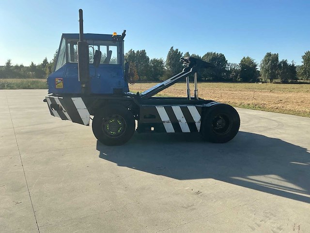 Sisu kalmar tr-160cr 4x4 industriële trekker - afbeelding 21 van  71