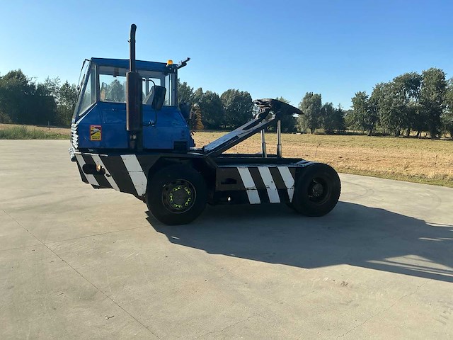 Sisu kalmar tr-160cr 4x4 industriële trekker - afbeelding 22 van  71