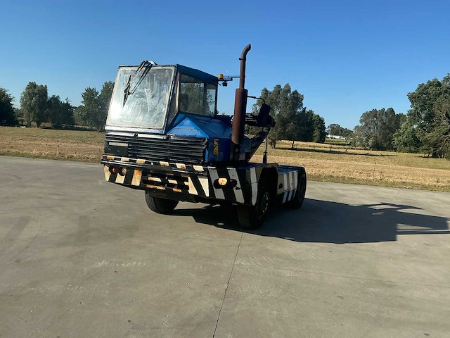 Sisu kalmar tr-160cr 4x4 industriële trekker - afbeelding 27 van  71