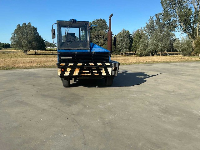 Sisu kalmar tr-160cr 4x4 industriële trekker - afbeelding 30 van  71