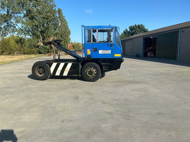 Sisu kalmar tr-160cr 4x4 industriële trekker - afbeelding 71 van  71