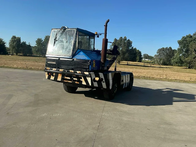 Sisu kalmar tr-160cr 4x4 industriële trekker - afbeelding 22 van  71