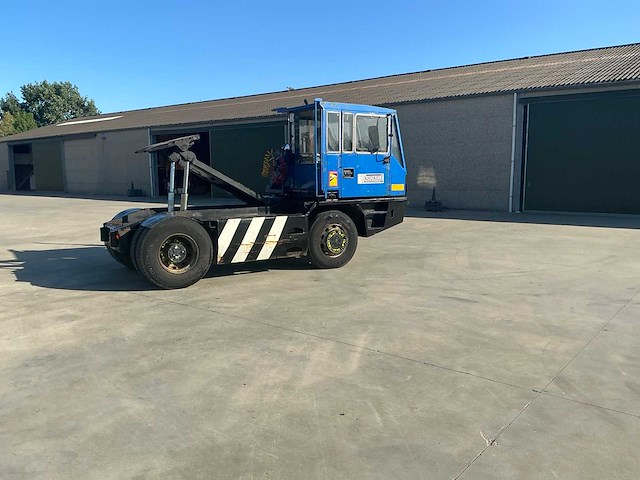 Sisu kalmar tr-160cr 4x4 industriële trekker - afbeelding 2 van  20