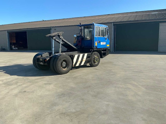 Sisu kalmar tr-160cr 4x4 industriële trekker - afbeelding 3 van  20