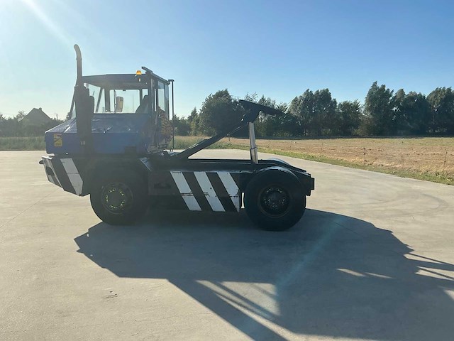 Sisu kalmar tr-160cr 4x4 industriële trekker - afbeelding 8 van  20