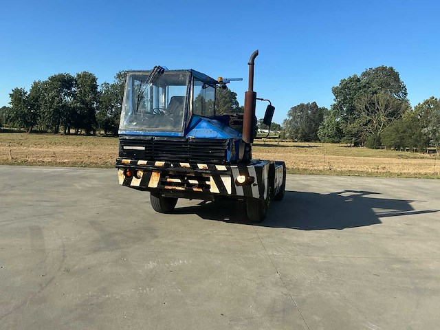 Sisu kalmar tr-160cr 4x4 industriële trekker - afbeelding 11 van  20