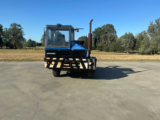 Sisu kalmar tr-160cr 4x4 industriële trekker - afbeelding 12 van  20