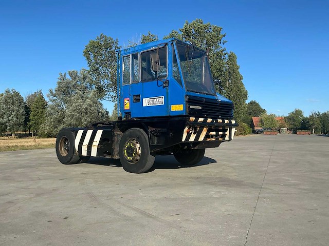 Sisu kalmar tr-160cr 4x4 industriële trekker - afbeelding 9 van  20