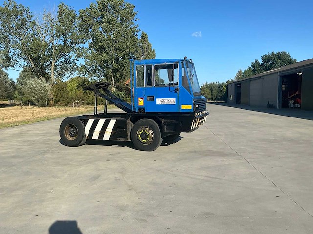 Sisu kalmar tr-160cr 4x4 industriële trekker - afbeelding 20 van  20