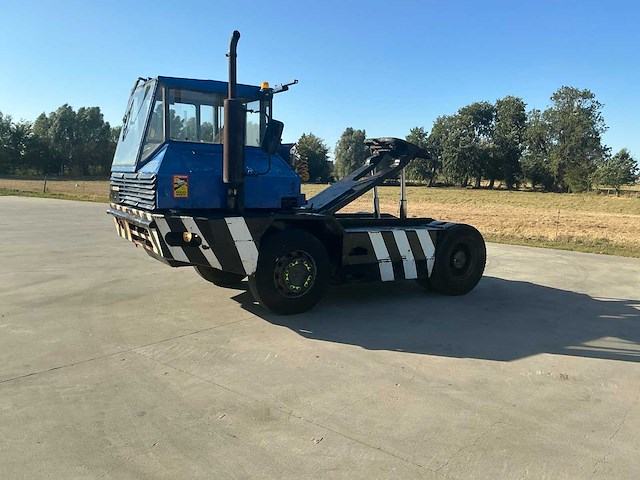 Sisu kalmar tr-160cr 4x4 industriële trekker - afbeelding 25 van  71