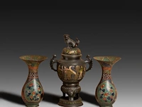 Six japanese champlevé enameled bronzes; three figures, a pair of vases and a censer, 19th/20thc, tallest h 46 cm - afbeelding 2 van  6