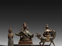 Six japanese champlevé enameled bronzes; three figures, a pair of vases and a censer, 19th/20thc, tallest h 46 cm - afbeelding 4 van  6