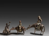 Six japanese champlevé enameled bronzes; three figures, one pair of vases and a censer, 19th/20thc, tallest h 48 cm - afbeelding 2 van  5