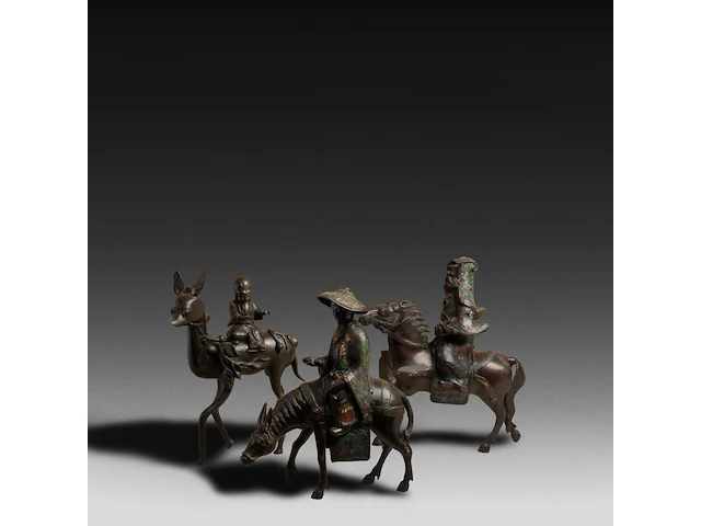 Six japanese champlevé enameled bronzes; three mounted figures, a pair of vases and a censer, 19th/20thc, tallest h 45 cm - afbeelding 1 van  6