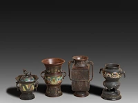 Six japanese champlevé enameled bronzes; two figures and four vases, 19th/20thc, tallest h 36,5 cm - afbeelding 2 van  7