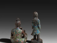 Six japanese champlevé enameled bronzes; two figures and four vases, 19th/20thc, tallest h 36,5 cm - afbeelding 4 van  7