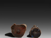 Six japanese champlevé enameled bronzes; two figures and four vases, 19th/20thc, tallest h 36,5 cm - afbeelding 5 van  7