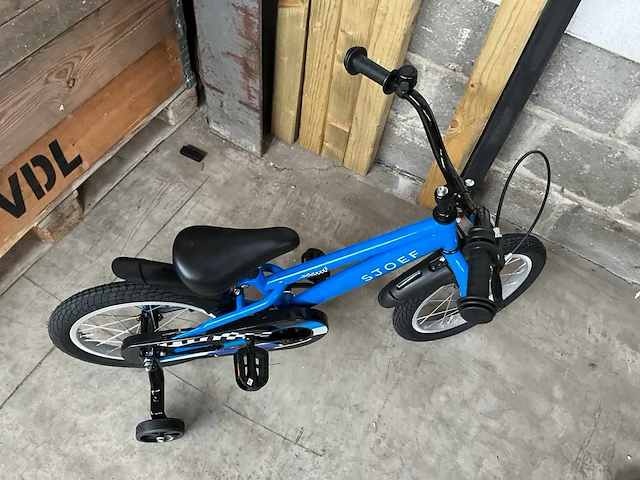 Sjoef race kinderfiets 16” blauw met zijwieltjes - afbeelding 4 van  9