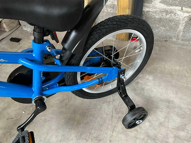 Sjoef race kinderfiets 16” blauw met zijwieltjes - afbeelding 9 van  9