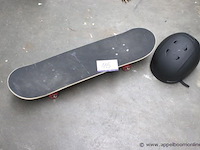 Skateboard plus helm - afbeelding 1 van  2