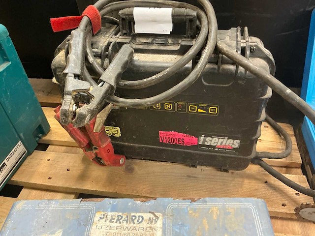 Skb v1200es acculader - afbeelding 1 van  2