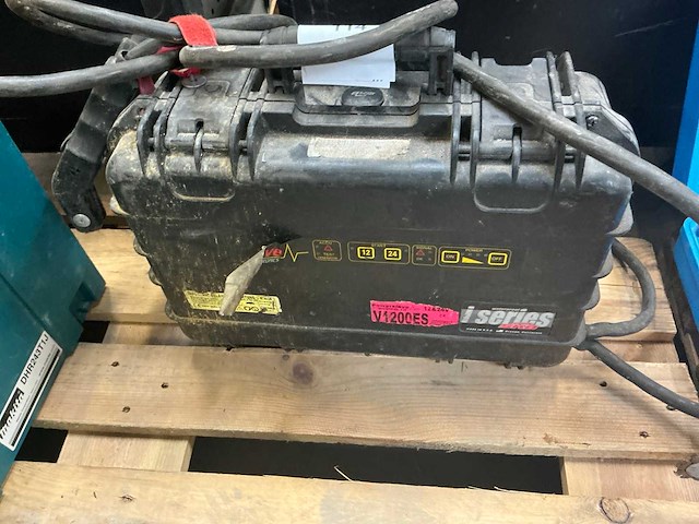 Skb v1200es acculader - afbeelding 2 van  2