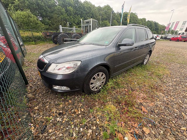 Skoda - octavia combi - 1.2 tsi ambition - car - 2011 - afbeelding 8 van  15