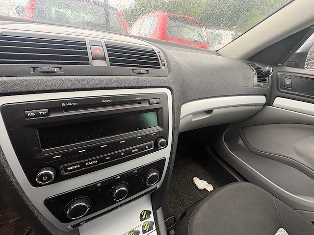 Skoda - octavia combi - 1.2 tsi ambition - car - 2011 - afbeelding 4 van  12