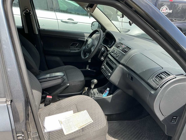 Skoda fabia personenauto - afbeelding 4 van  11