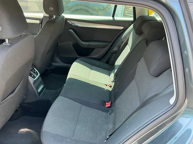 Skoda octavia personenauto - afbeelding 11 van  12