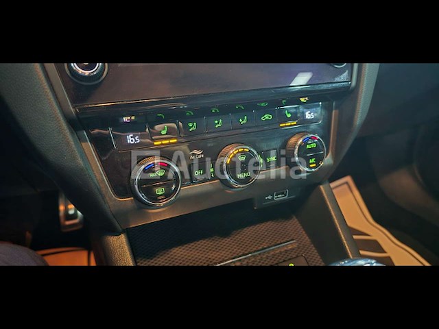 Skoda octavia rs * automatisch * volledige opties * 2.0 tdi - 184 pk - afbeelding 14 van  31