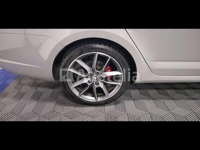 Skoda octavia rs * automatisch * volledige opties * 2.0 tdi - 184 pk - afbeelding 31 van  31