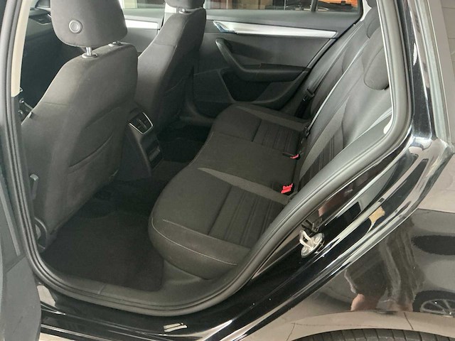 Skoda octavia stationwagen - afbeelding 8 van  9