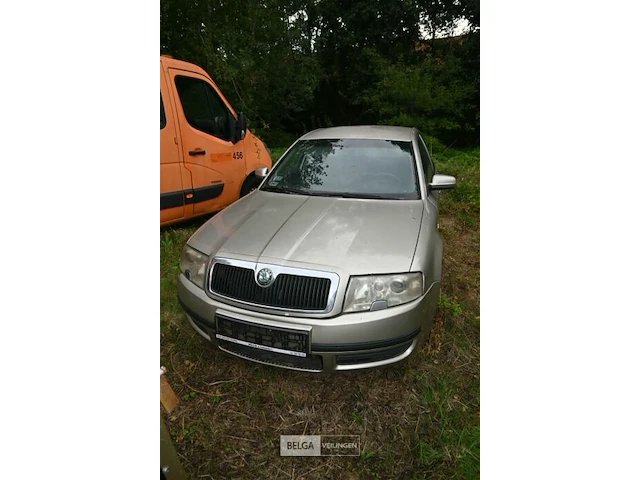 Skoda superb, enkel voor vergunninghouders en erkende centra voor verschrotting - afbeelding 2 van  8