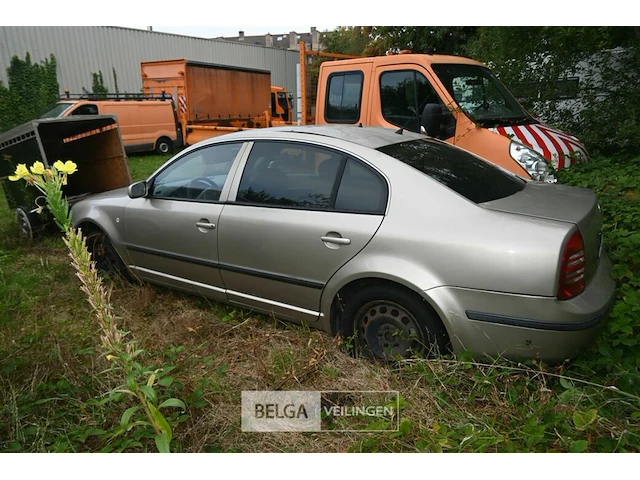 Skoda superb, enkel voor vergunninghouders en erkende centra voor verschrotting - afbeelding 4 van  8