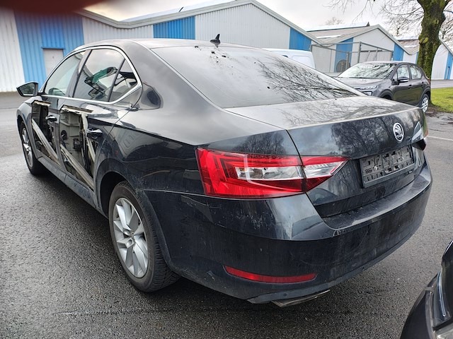 Skoda superb - afbeelding 3 van  8