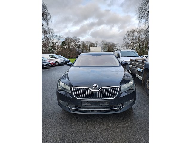 Skoda superb - afbeelding 4 van  8