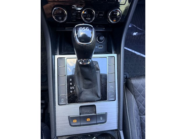Skoda superb - afbeelding 7 van  24