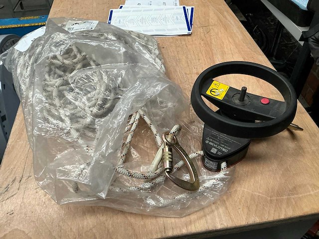 Skylotec milan 2.0 power reddingsapparaat - afbeelding 1 van  6