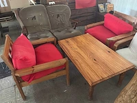 Slaapbank en 2 zetels, tafel en stoelen - afbeelding 6 van  7