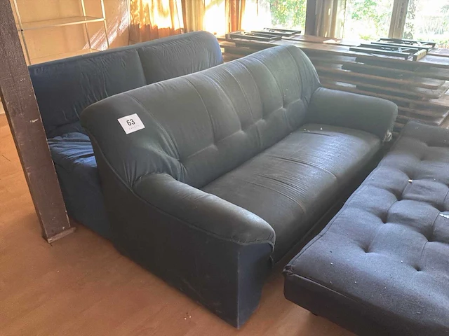 Slaapbank en 2 zetels, tafel en stoelen - afbeelding 4 van  7