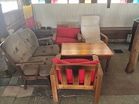 Slaapbank en 2 zetels, tafel en stoelen - afbeelding 5 van  7