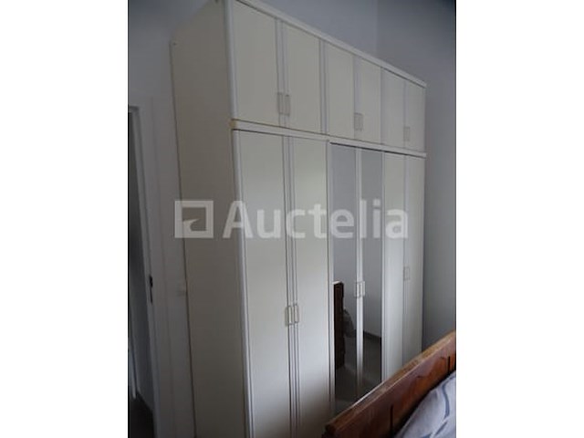 Slaapkamer (kledingkast, bed, 2 boxsprings, 1 matras, 1 ladekast) - afbeelding 1 van  9