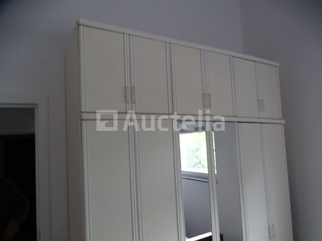 Slaapkamer (kledingkast, bed, 2 boxsprings, 1 matras, 1 ladekast) - afbeelding 2 van  9