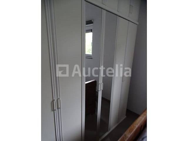 Slaapkamer (kledingkast, bed, 2 boxsprings, 1 matras, 1 ladekast) - afbeelding 3 van  9