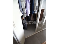 Slaapkamer (kledingkast, bed, 2 boxsprings, 1 matras, 1 ladekast) - afbeelding 6 van  9