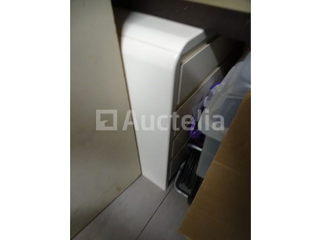 Slaapkamer (kledingkast, bed, 2 boxsprings, 1 matras, 1 ladekast) - afbeelding 7 van  9